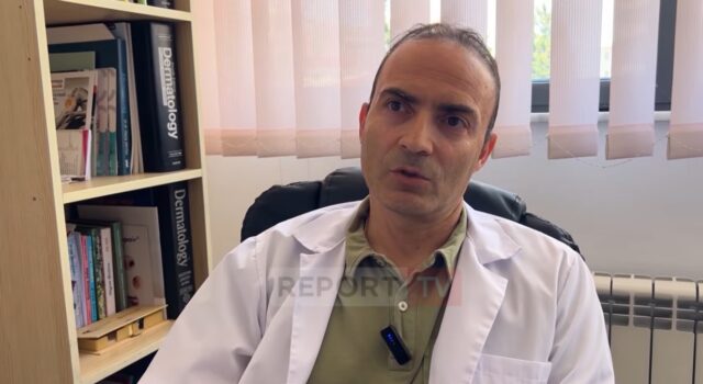 Fier, shtohen rastet e sëmundjeve të lëkurës, dermatologu Ermal Sina: Melanoma prek edhe të rinjtë! Mbrohuni nga dielli