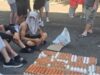 Protestuesit presin mbylljen e Kuvendit, u zënë “pritë” deputetëve me vezë para godinës!