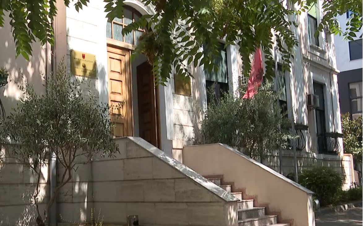 Mbi 90% regjistrime në Mjekësi, fituesit nxitojnë të regjistrohen, pranojnë të punojnë tre vjet në Shqipëri