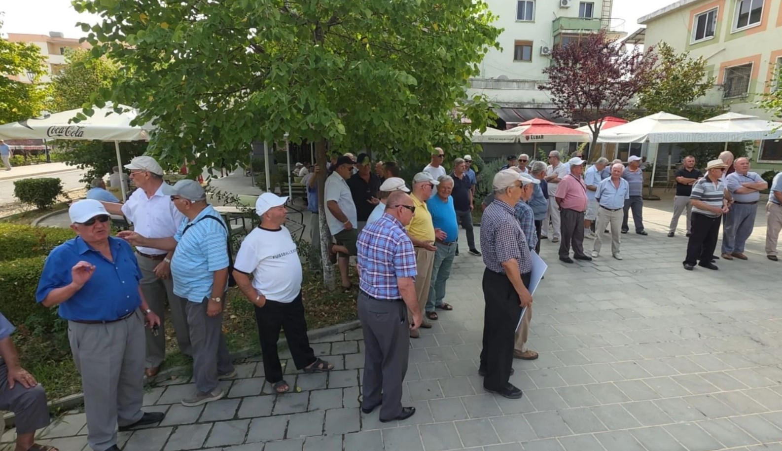 Reforma e re territoriale e bashkon me Fierin, qytetarët e Patosit protestë për të tretën herë para bashkisë kundër shkrirjes