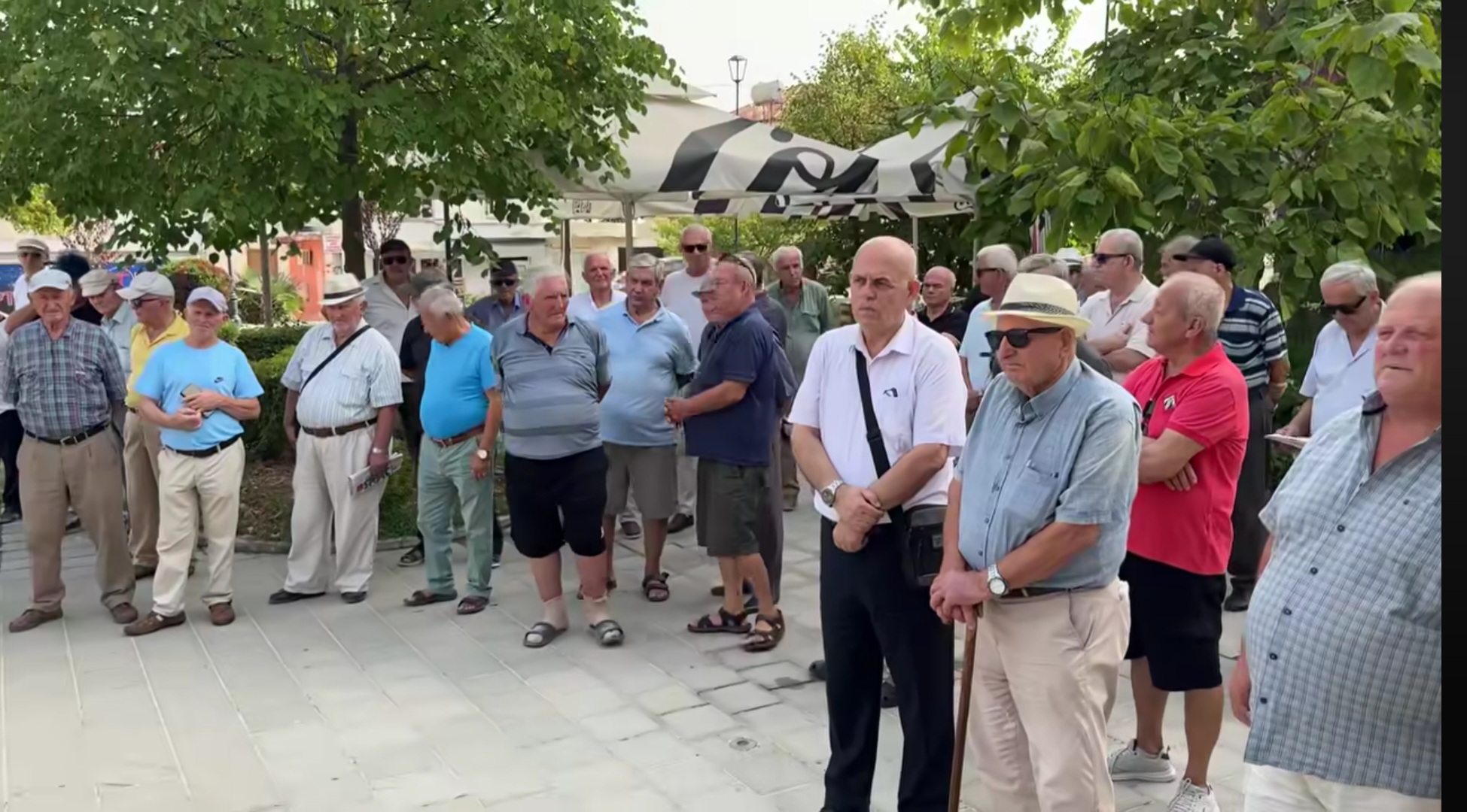 Protestë në Patos, banorët kundër shkrirjes së bashkisë: Të ruhet identiteti i ‘qytetit të naftëtarëve’