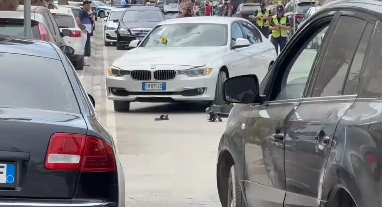 Aksident në Vlorë/ Automjeti përplas një monopatinë, plagoset rëndë drejtuesi i mjetit elektrik