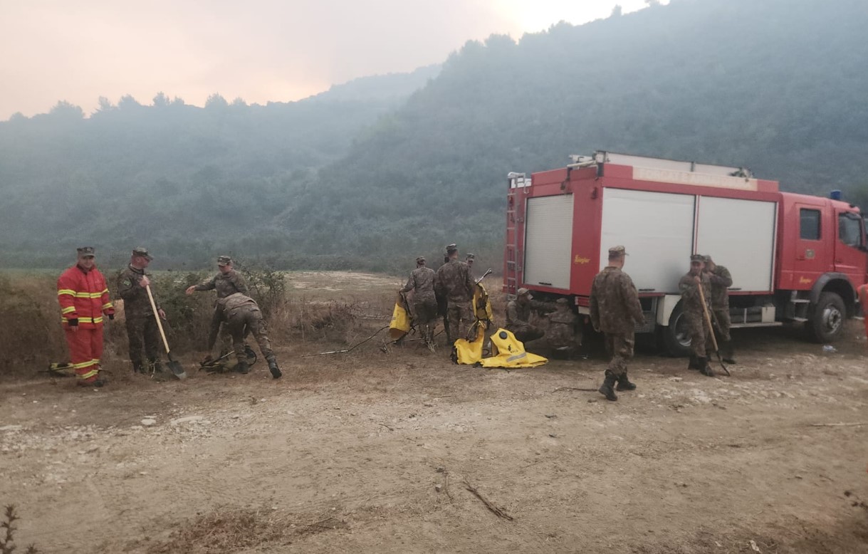 Nis operacioni për shuarjen e flakëve në Frakull, në zonë edhe trupat e FA nga reparti i Tiranës
