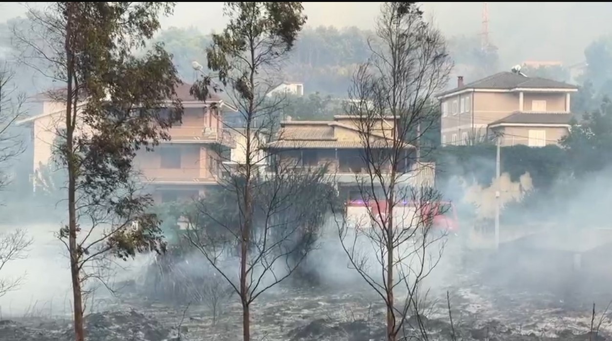 Pas zjarreve, Bashkia Fier ngre grupet e punës për të evidentuar çdo dëm të shkaktuar