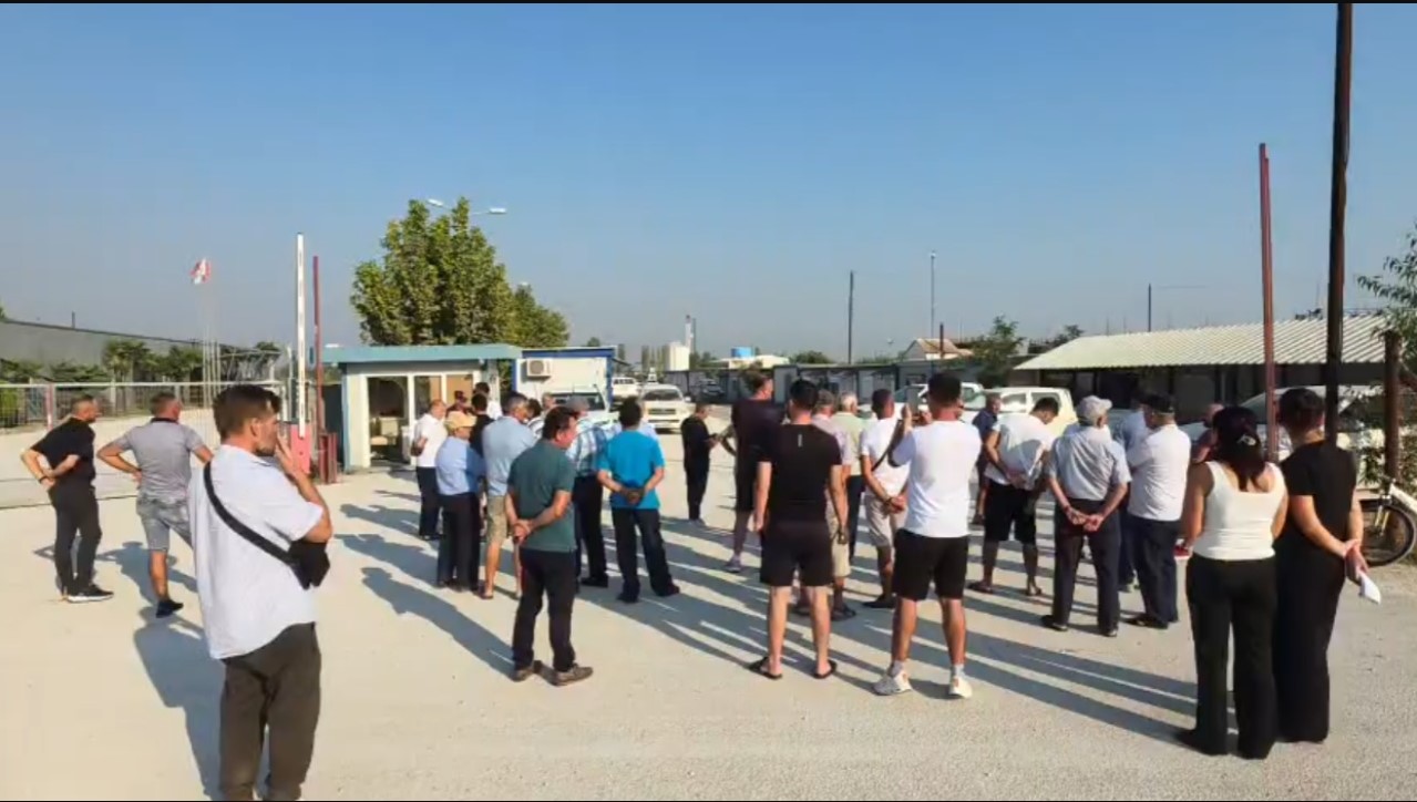 Protestë para Bankers Petroleum, banorët kërkojnë pagesat për tokat: Nëse nuk na dëgjojnë do të bllokojmë naftën