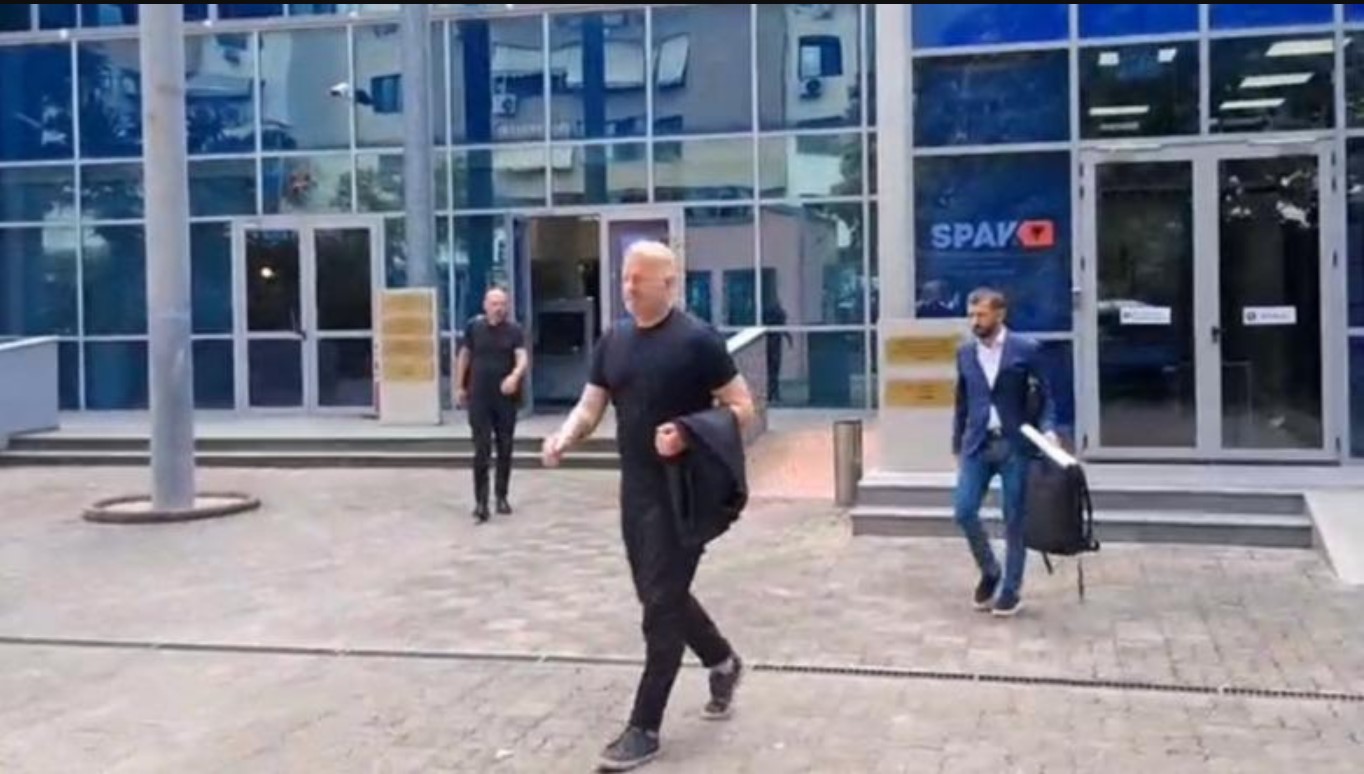 Balluku dyshohet se fshehu dy vila në emër të tij, Igli Tare sërish në SPAK!