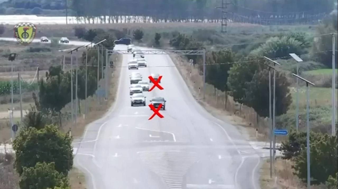Kontrolle të shtuara në Fier, Policia Rrugore monitoron me dronë dhe radarë parakalimet e gabuara