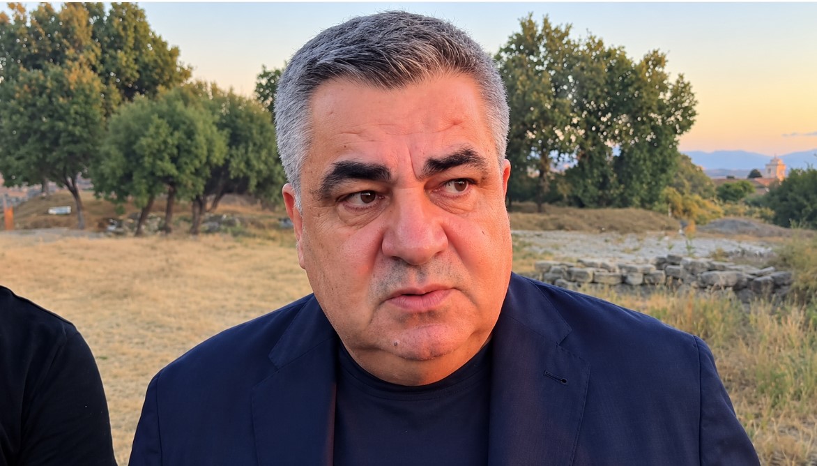 Flakët pranë pranë parkut të Apolonisë, Gonxhja: Zjarri i shkaktuar nga njeriu, policia po heton