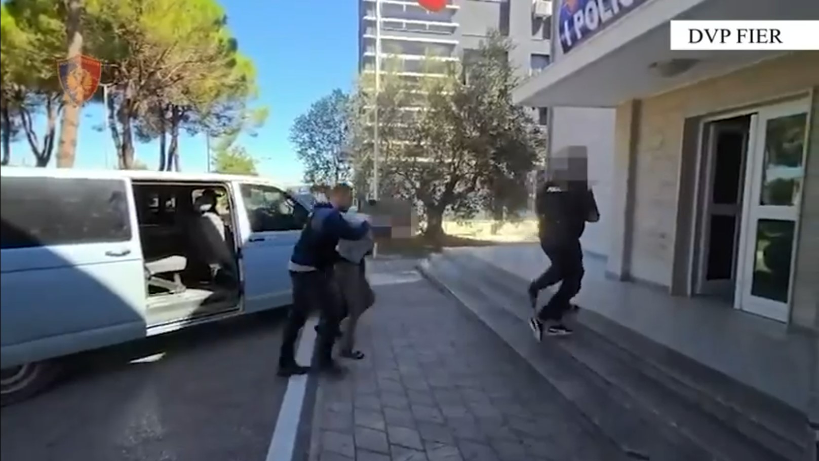 Shiste kokainë me motorin e shpërndarjes së ushqimeve, arrestohen 2 persona në Lushnjë