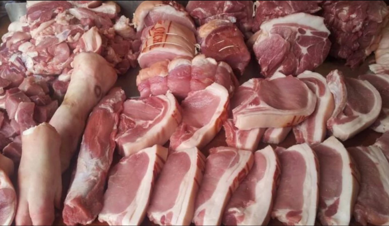 Rreth 16 milionë kg mish derri nga Brazili, Bashkimi Europian e ndaloi, Shqipëria vazhdon të importojë me shumicë