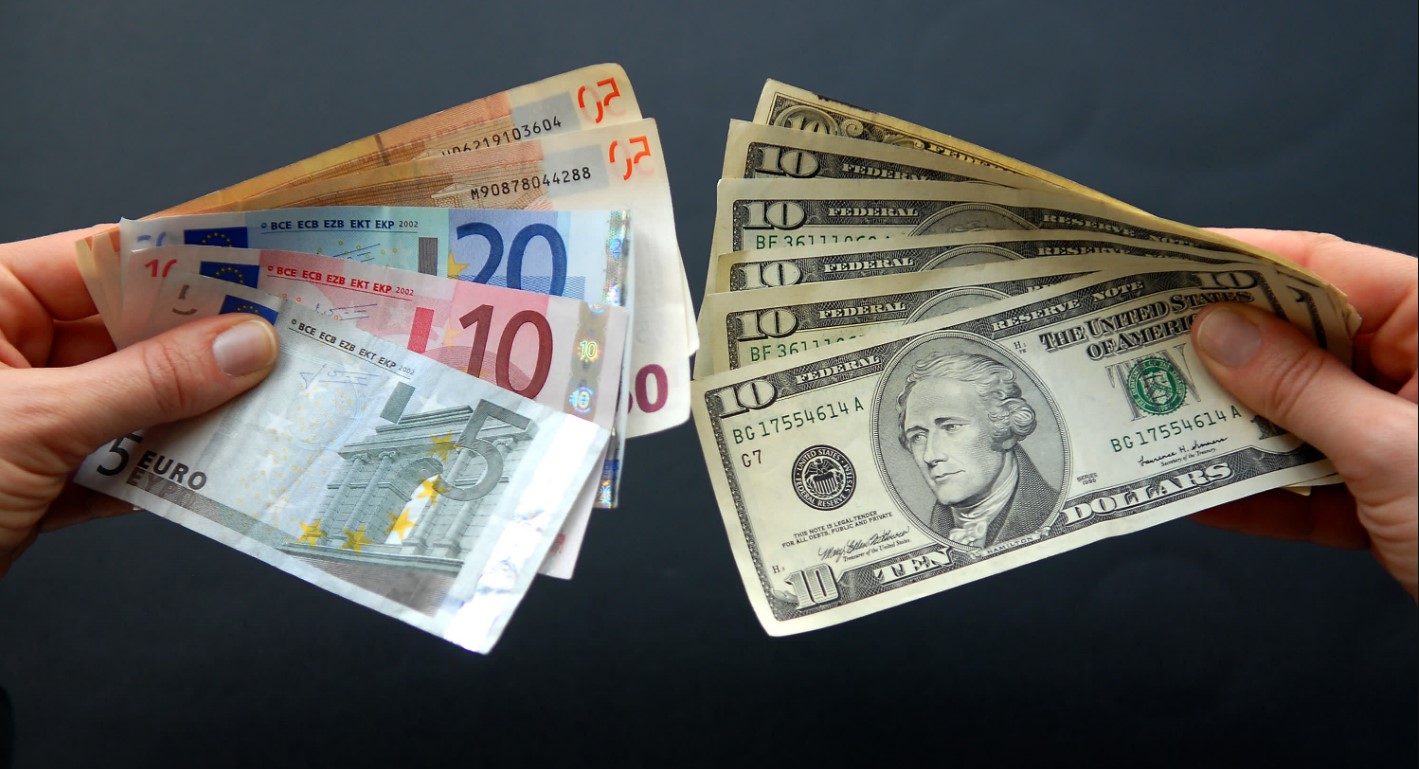 Këmbimi valutor 6 tetor/ Me sa blihen e shiten dollari dhe euro