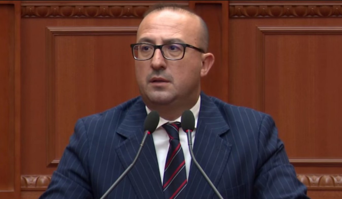 Korreshi ironi për ‘Praninë besnike’: E premte e zezë, shënoni problemet e zgjidhni opingat!