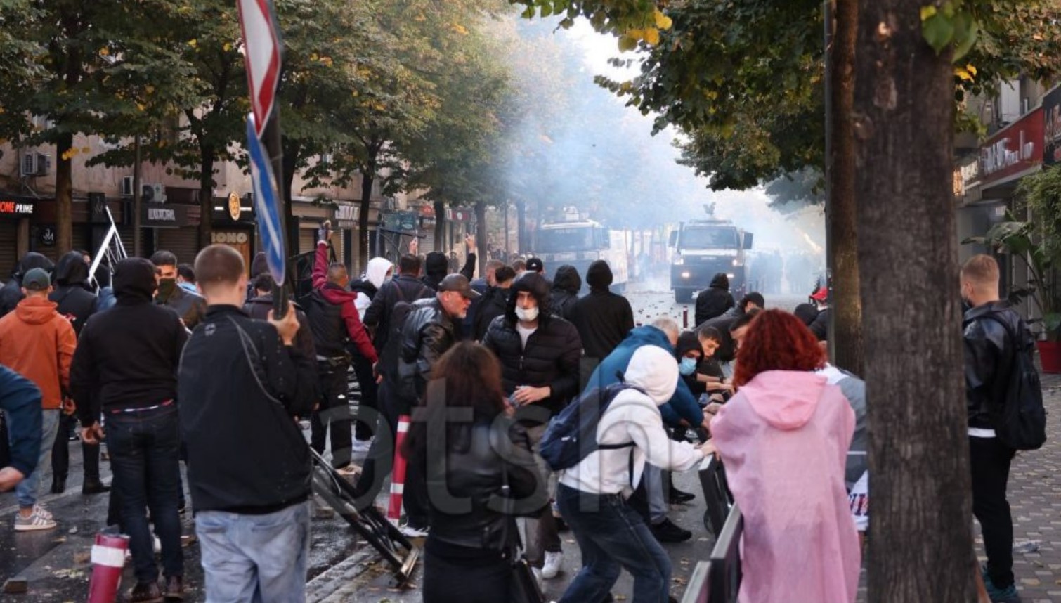 Protesta/ Ministria e Shëndetësisë: 6 të lënduar në Spitalin e Traumës, njëri po i nënshtrohet operacionit
